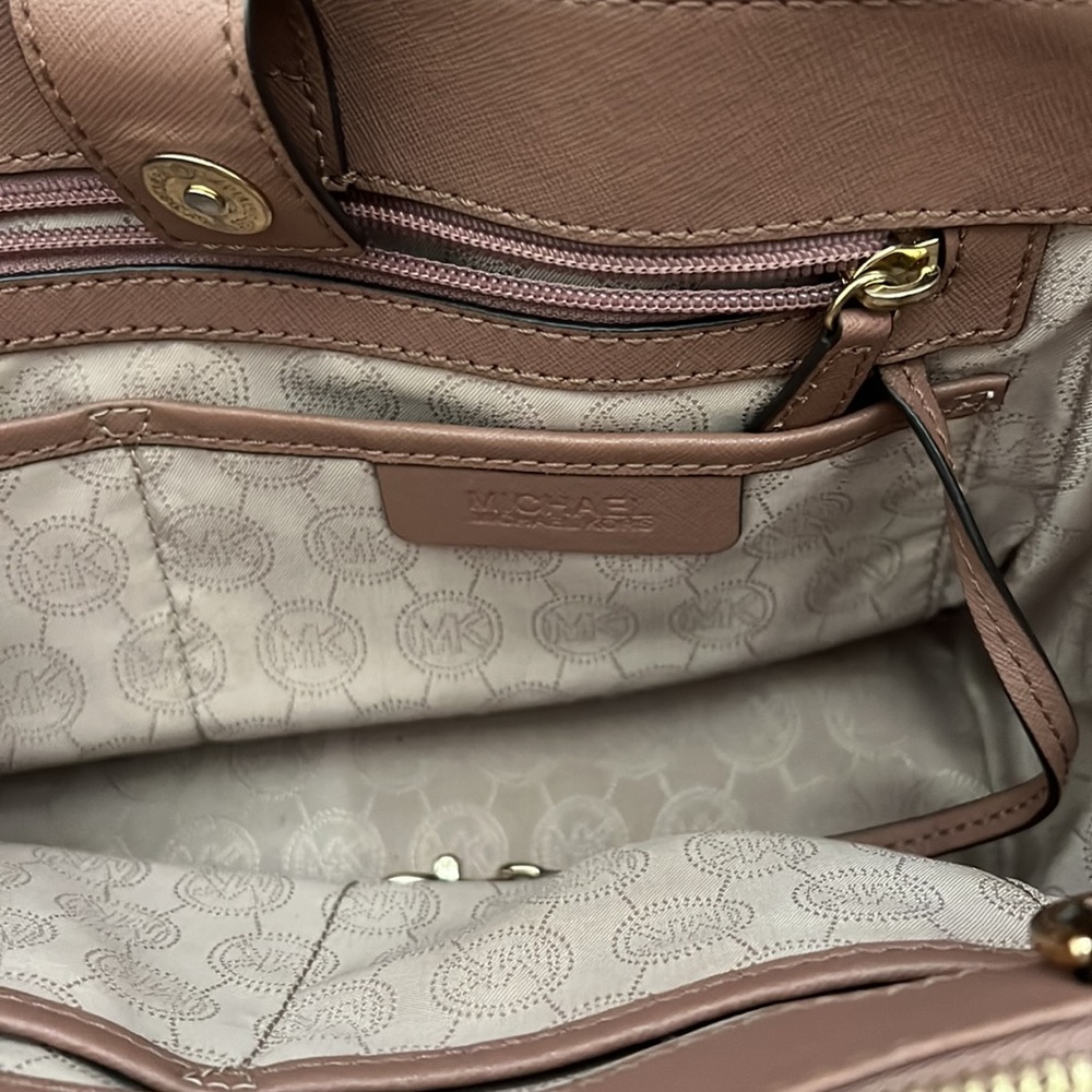 Micheal kors bag - Picture 7 of 7